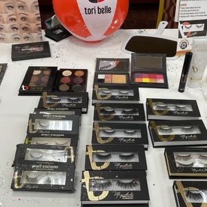 Magnetic eyelashes with magnetic eyeliner